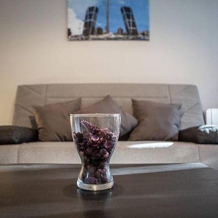 Lovely 3 Bedroom Apartment Next To Fuencarral มาดริด ภายนอก รูปภาพ