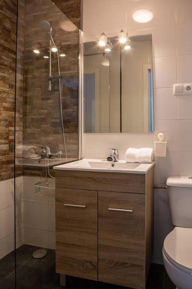 Lovely 3 Bedroom Apartment Next To Fuencarral มาดริด ภายนอก รูปภาพ